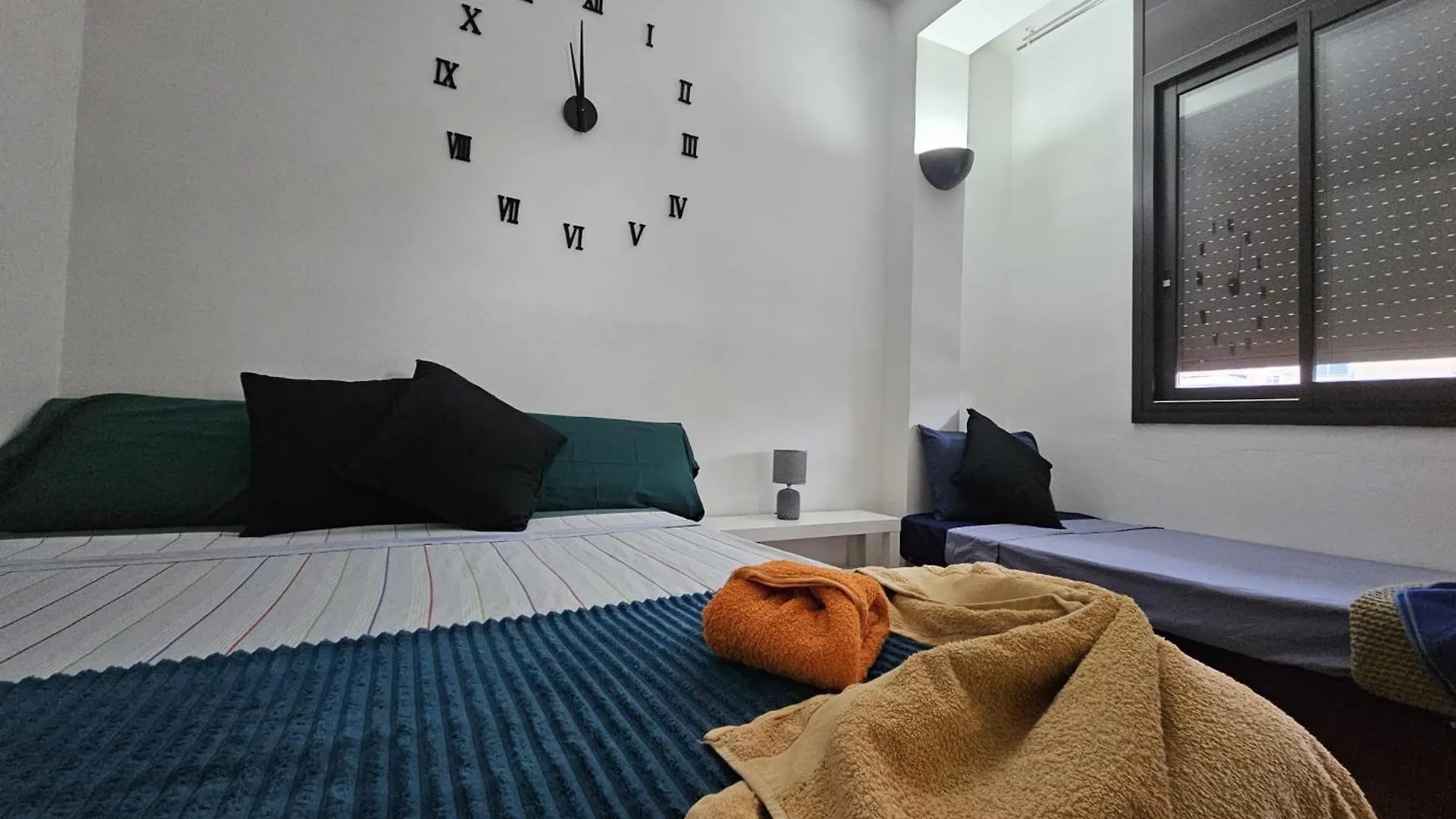 Meridiana Nino House Otel Barselona Kapsül Otel